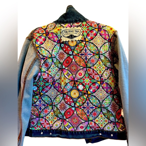 Women's Denim Jacket blue color Size medium.Beautiful design inside and outside - Picture 10 of 14